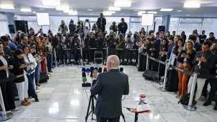 Lula insulta os aposentados do INSS (veja o vídeo)