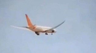Imagens devastadoras mostram o momento da queda de avião com 244 pessoas (veja o vídeo)
