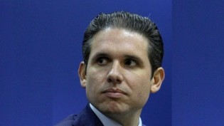 O retorno apavorado e apressado de Hugo Motta a Brasília