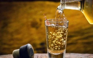 Silenciosamente, deputado petista faz avançar novo imposto sobre cerveja e cachaça