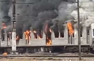 Trem pega fogo no Rio de Janeiro (veja o vídeo)