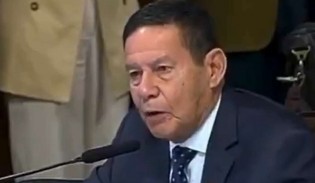 URGENTE: Mourão diz que Trump não tem que se meter no Brasil e afirma que Bolsonaro é caso interno (veja o vídeo)