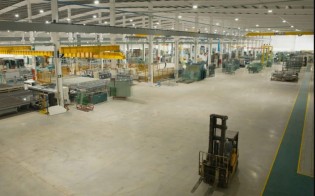Empresas impõem férias coletivas antes do "tarifaço" e buscam alternativas para evitar demissão em massa