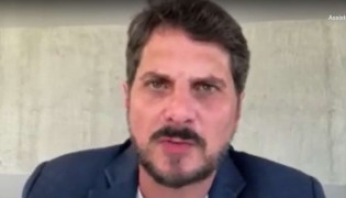 Senador burla determinação de Moraes e embarca para os Estados Unidos