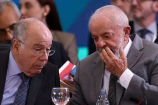 Sem nada marcado, chanceler de Lula arrisca tudo nos EUA para tentar falar com Trump antes do "tarifaço"