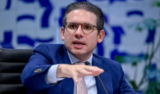 Motta totalmente encurralado e sem ação