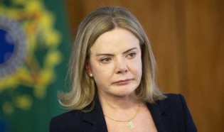 Censura chega na esquerda e Gleisi "surta"