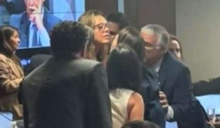 Senadora e deputada se encaram na CPMI e precisam ser separadas para evitar o pior (veja o vídeo)