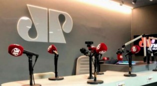 MP pede cassação de concessão e Jovem Pan reage imediatamente