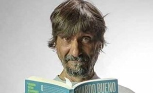 Escritor esquerdopata que comemorou morte de Charlie Kirk tem quase R$ 5 milhões para receber do governo Lula