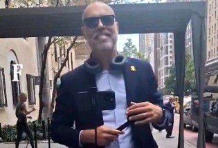 Repórter da Folha questiona Allan sobre o motivo de sua ida a embaixada brasileira em NY e tem resposta inesperada (veja o vídeo)