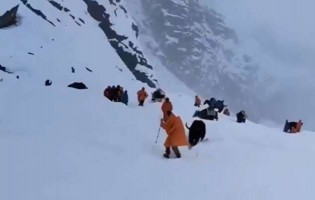 Nevasca histórica no Everest deixa cerca de mil pessoas isoladas em região de alta montanha