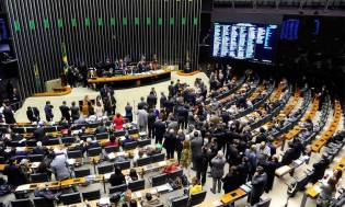Deputado expõe parlamentares de direita que votam alinhados com a esquerda (veja o vídeo)