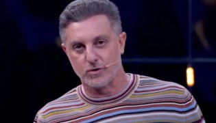 Ao vivo, Luciano Huck declara todo o seu "amor" a Barroso