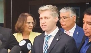 URGENTE: Forte pedido de impeachment contra Moraes e Dino é protocolado