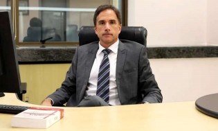 Juiz que detonou a Lava Jato e chamou Moro de “ladrão” é flagrado furtando champanhe