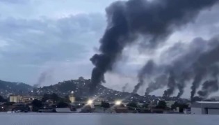 A imagem mais chocante da "guerra" no Rio: "Narcoestado!" (veja o vídeo)