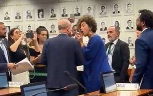 Deputada do PSOL totalmente descontrolada avança sobre o Sargento Fahur (veja o vídeo)