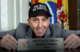 URGENTE: Prefeito tiktoker é afastado do cargo e revela o motivo por trás da decisão judicial