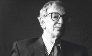 O relativismo de Eric Hobsbawm: Mais um engodo no processo de “santificação” dos ídolos comunistas