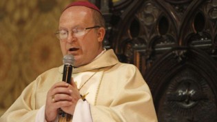 Arcebispo de Curitiba é qualquer coisa, menos padre: Ele proibiu cristãos de entrar na igreja para orar por Bolsonaro
