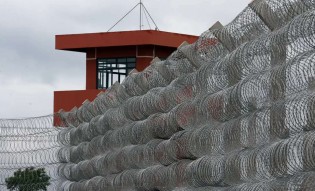 Bandidos inovam de forma audaciosa para "abastecer" presídios