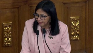 Obediente, presidente interina da Venezuela começa a fazer “limpa” e demite “testa de ferro” de Maduro