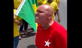 Petista enlouquecida tenta parar caminhada de Nikolas, mas recebe resposta adequada (veja o vídeo)