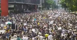 Povo vai às ruas na luta por Justiça no caso Orelha (veja o vídeo)