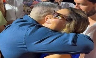 De boca fechada Janja entra em clima de Carnaval