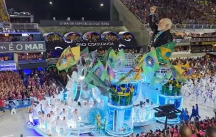 Algo bizarro que ninguém viu no desfile da escola que homenageou Lula