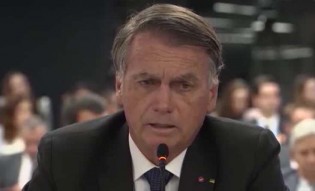 Fotógrafo consegue capturar imagem de Bolsonaro e situação parece ser ainda pior
