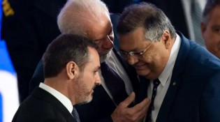 Presidente da CPMI do INSS vai pra cima de Flávio Dino