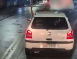 Maldade inacreditável: Motorista “tranca” passagem de ambulância e idosa morre sem receber socorro (veja o vídeo)