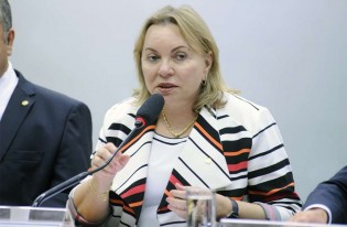 Deputada que Mendonça pôs tornozeleira teria se chafurdado na lama da propina e adquirido carro de luxo e apartamento