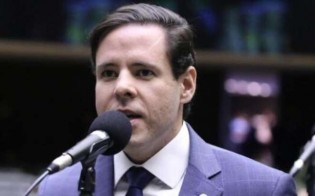 Desorganização dos adversários fortalece liderança de Rodrigo Valadares