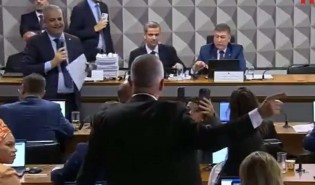 Lindbergh "surta" com relatório da CPMI e toma invertida histórica