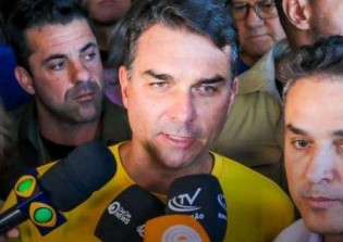 Flávio faz declaração bombástica envolvendo o pai e os presos políticos e enche o país de esperança