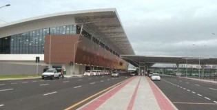 Trem de pouso falha e o que acontece em aeroporto é aterrorizante