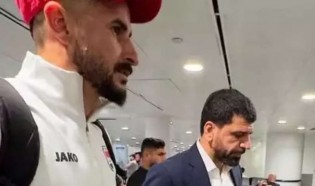 Atacante chega aos EUA para a Copa do Mundo, é confundido e é detido por horas em aeroporto