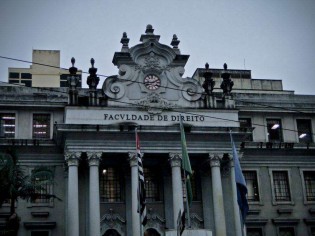 Jurista esquerdista, ex-professor da USP, vira réu por estupro após denúncia de 10 ex-alunos
