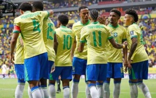 Jogadores da Seleção Brasileira seguem 2 presidenciáveis nas redes sociais, mas nenhum segue Lula