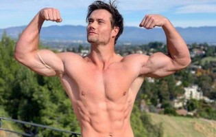 Influenciador com milhões de seguidores morre aos 32 anos durante viagem à Tailândia