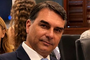 Grupo com mais de 9 mil advogados aciona OAB contra restrição imposta a Flávio e relembra inúmeras violações