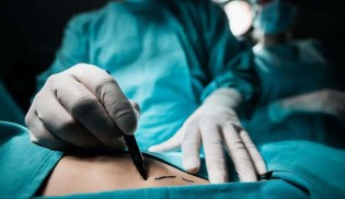 Médica é denunciada pela morte de 6 crianças