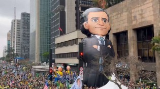 Eis a imagem inesperada que "roubou a cena" na Paulista (veja o vídeo)