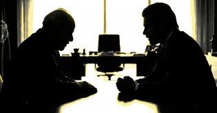Escolha entre falácia e informação