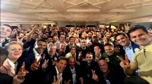 Moro reúne 230 prefeitos em gigantesca mobilização de apoio a Flávio
