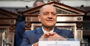 Nomeações de governador interino do RJ já superam exonerações, afirma deputado: “Governo falso moralista” (veja o vídeo)