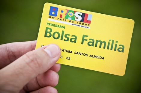 Governo federal dá calote nos repasses do Bolsa Família